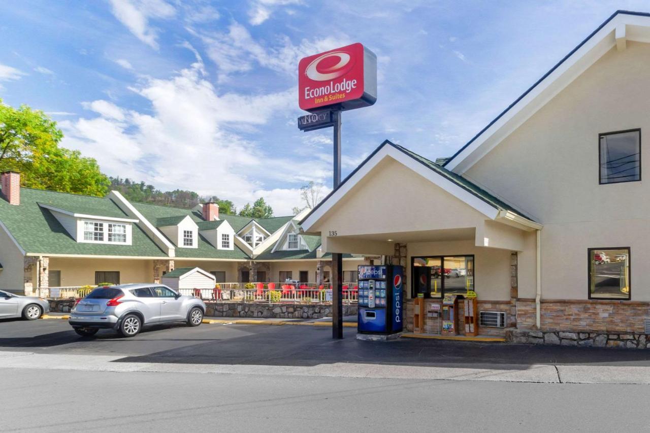 Econo Lodge Inn & Suites Gatlinburg At The Convention Center Eksteriør billede