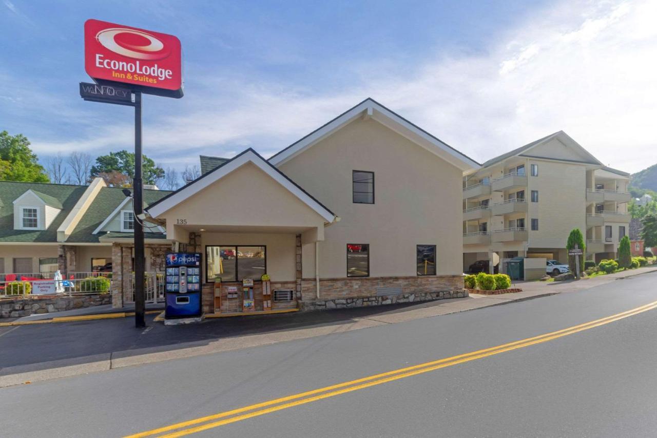 Econo Lodge Inn & Suites Gatlinburg At The Convention Center Eksteriør billede