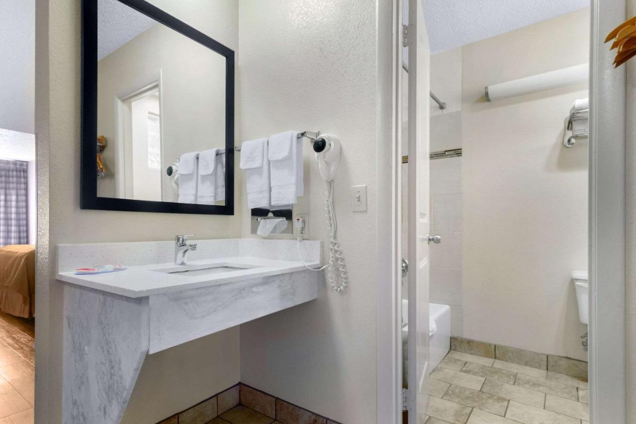 Econo Lodge Inn & Suites Gatlinburg At The Convention Center Eksteriør billede