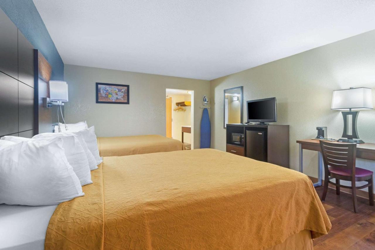 Econo Lodge Inn & Suites Gatlinburg At The Convention Center Eksteriør billede