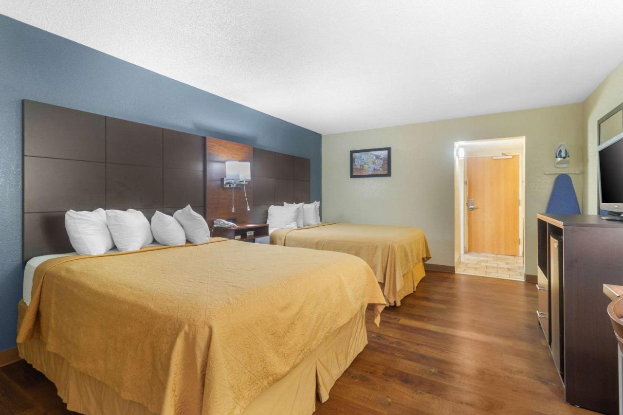 Econo Lodge Inn & Suites Gatlinburg At The Convention Center Eksteriør billede