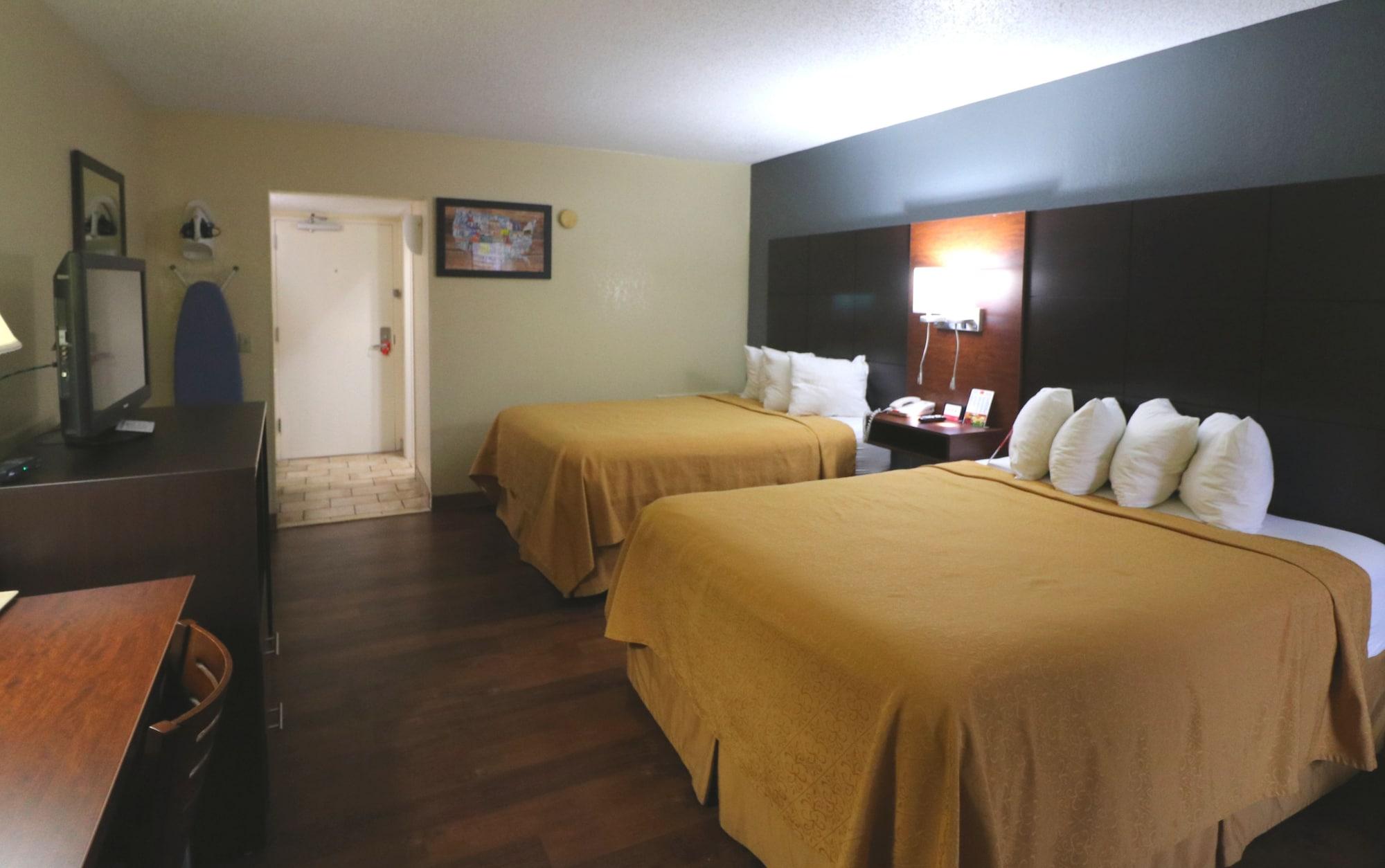Econo Lodge Inn & Suites Gatlinburg At The Convention Center Eksteriør billede