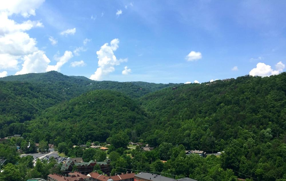 Econo Lodge Inn & Suites Gatlinburg At The Convention Center Eksteriør billede