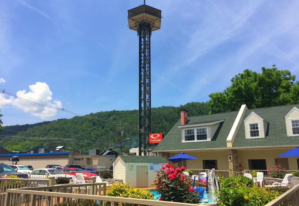 Econo Lodge Inn & Suites Gatlinburg At The Convention Center Eksteriør billede