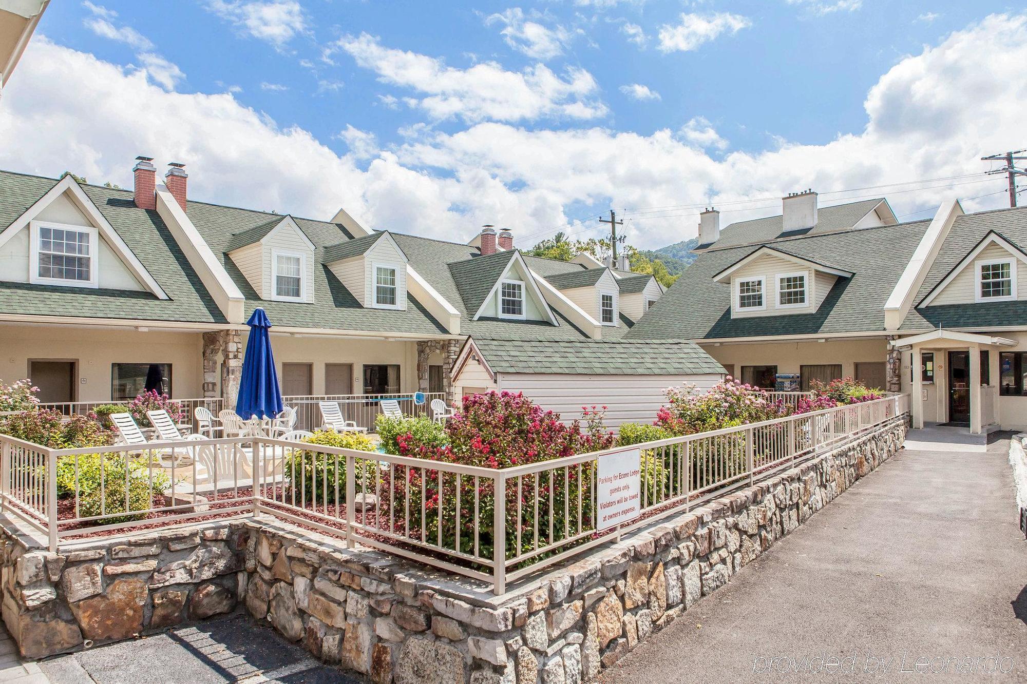 Econo Lodge Inn & Suites Gatlinburg At The Convention Center Eksteriør billede