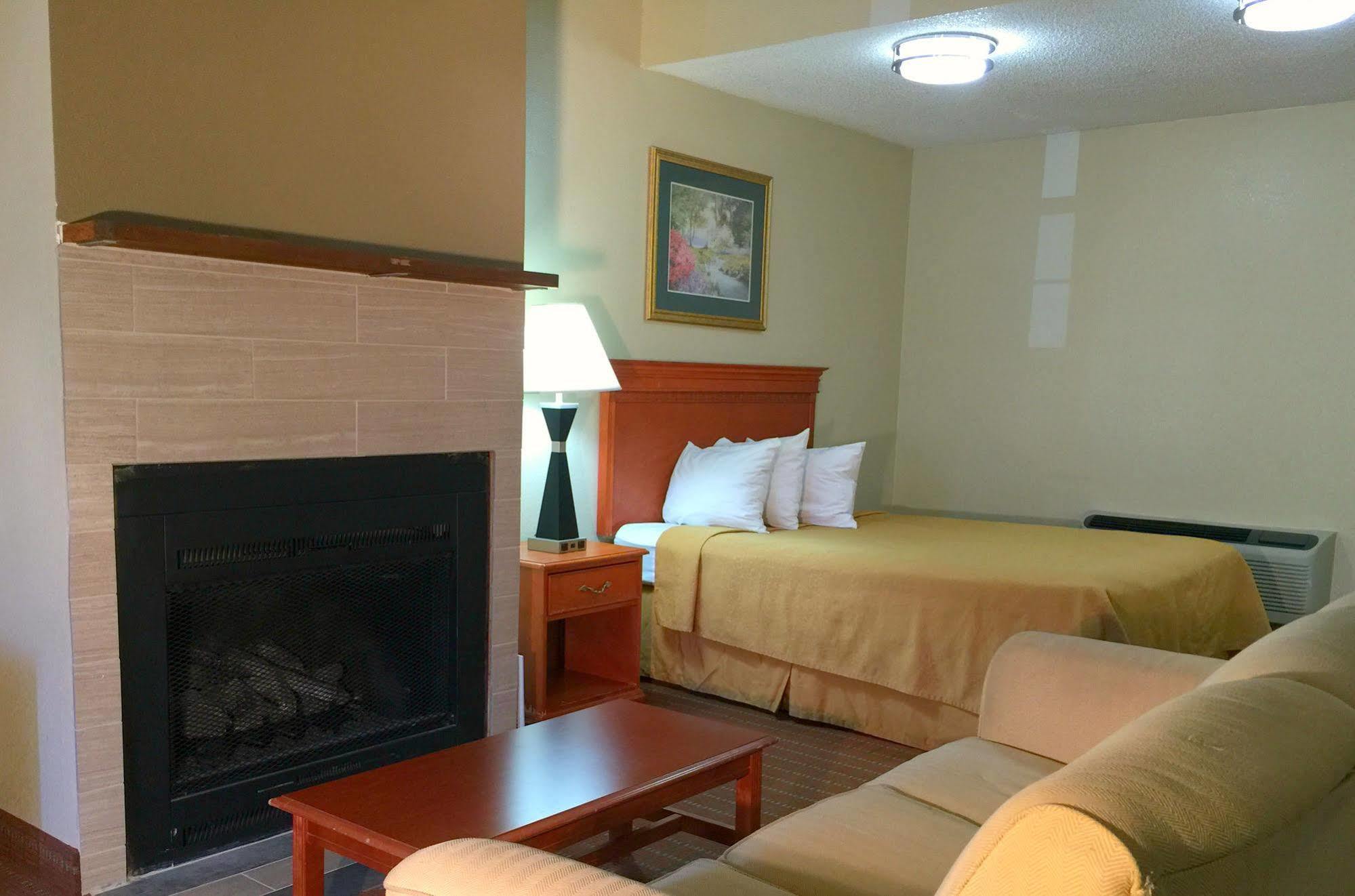 Econo Lodge Inn & Suites Gatlinburg At The Convention Center Eksteriør billede