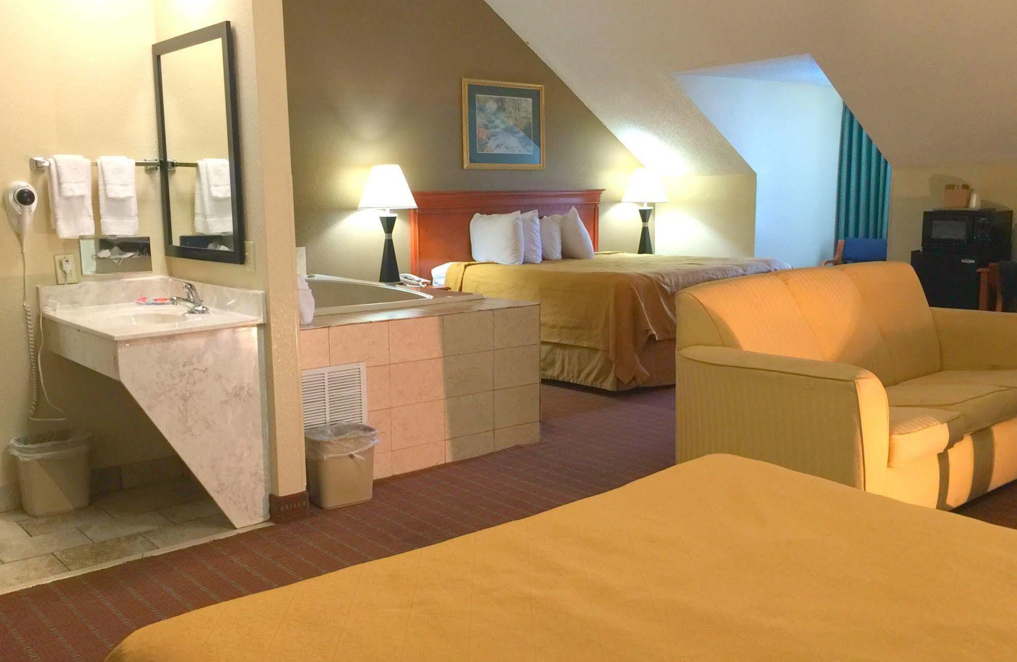 Econo Lodge Inn & Suites Gatlinburg At The Convention Center Eksteriør billede
