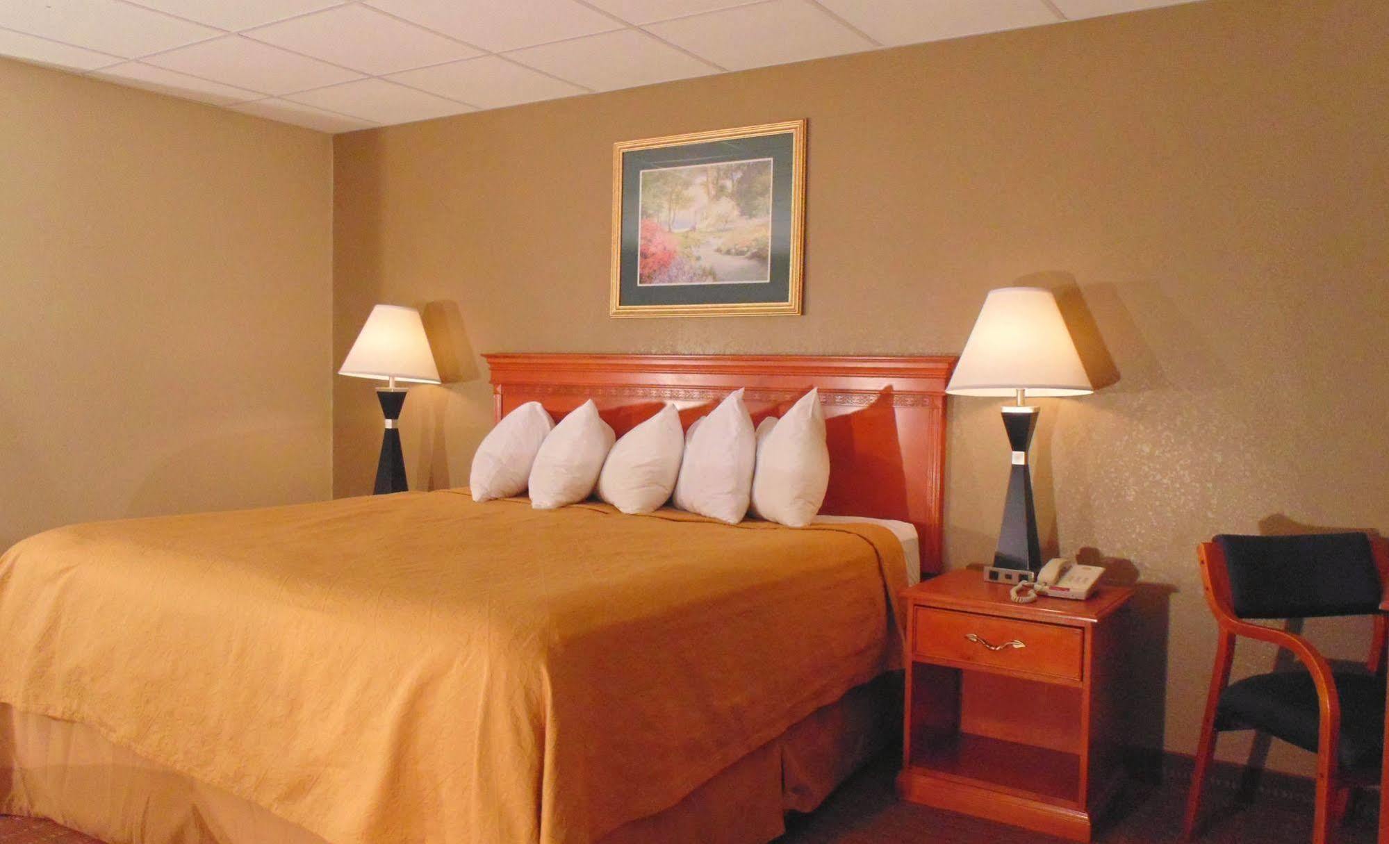 Econo Lodge Inn & Suites Gatlinburg At The Convention Center Eksteriør billede