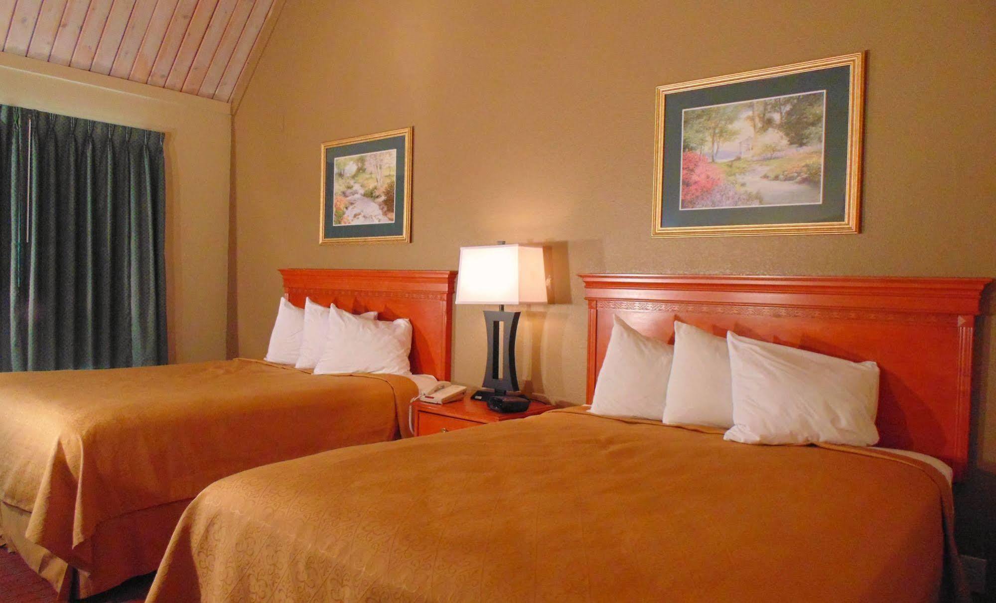 Econo Lodge Inn & Suites Gatlinburg At The Convention Center Eksteriør billede