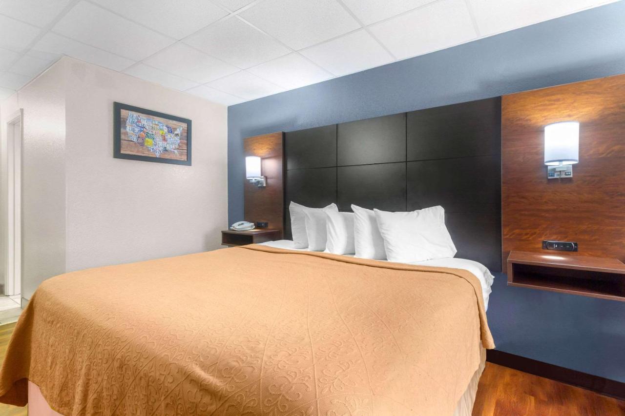 Econo Lodge Inn & Suites Gatlinburg At The Convention Center Eksteriør billede