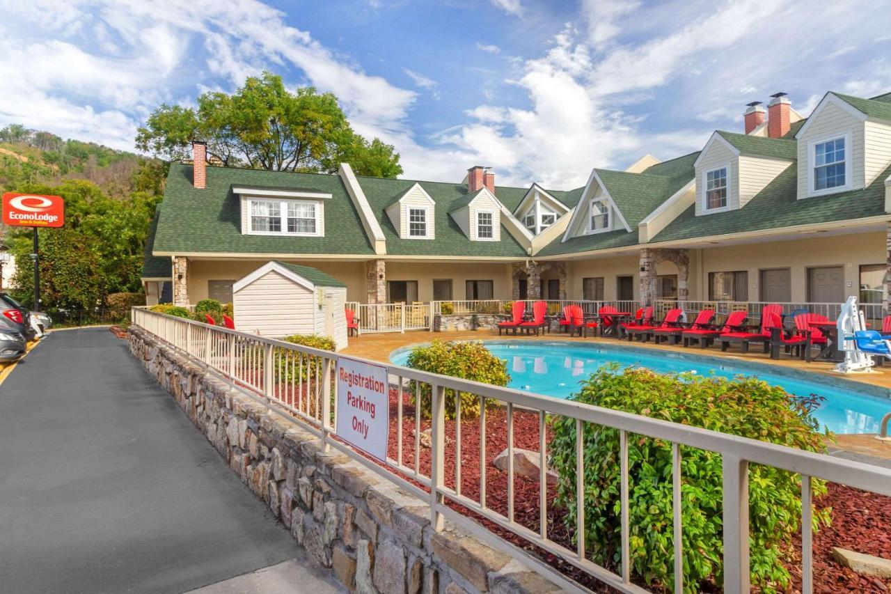 Econo Lodge Inn & Suites Gatlinburg At The Convention Center Eksteriør billede
